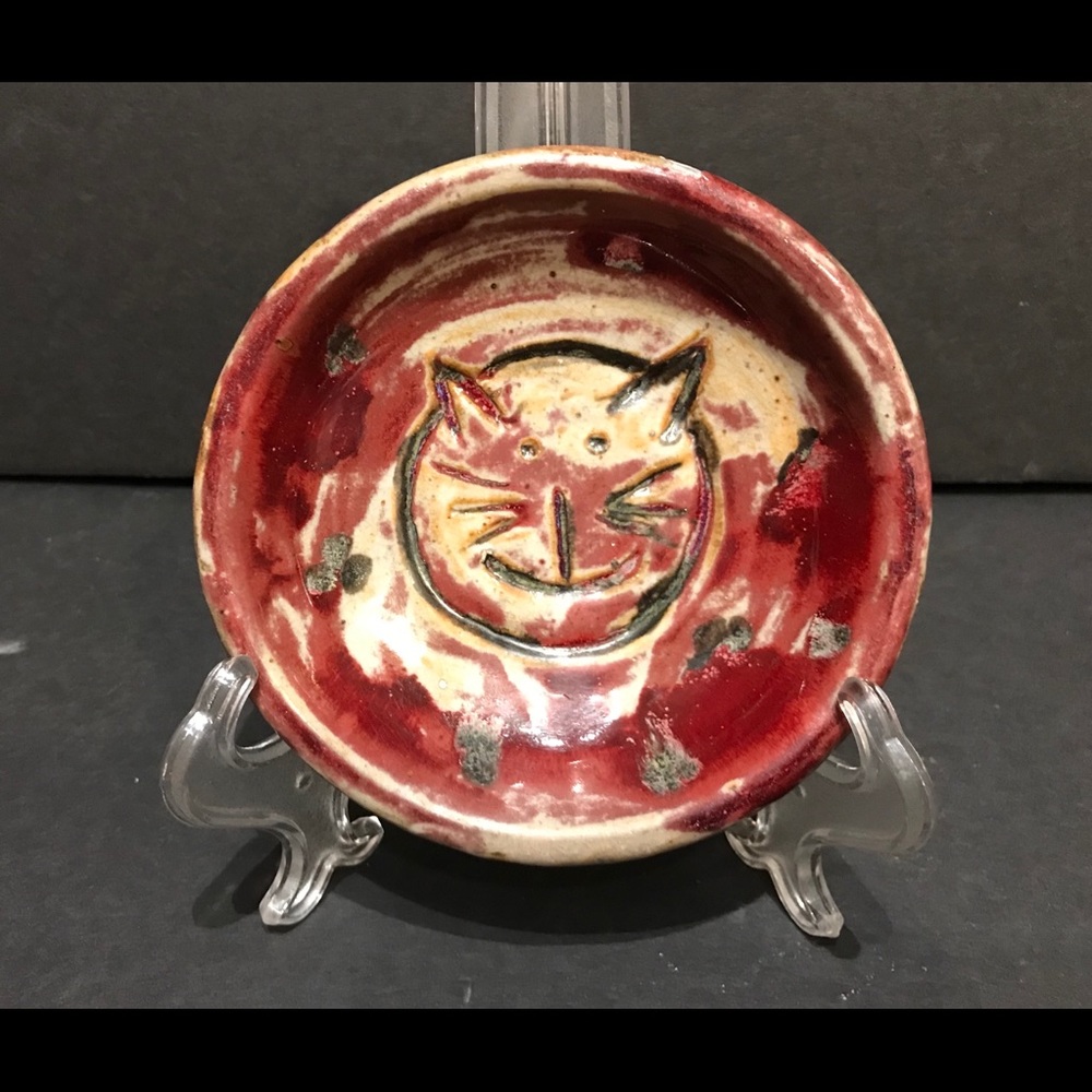 Art Pottery Artist Signed Whimsical Kitty Cat Face Glazed Bowl Dish.